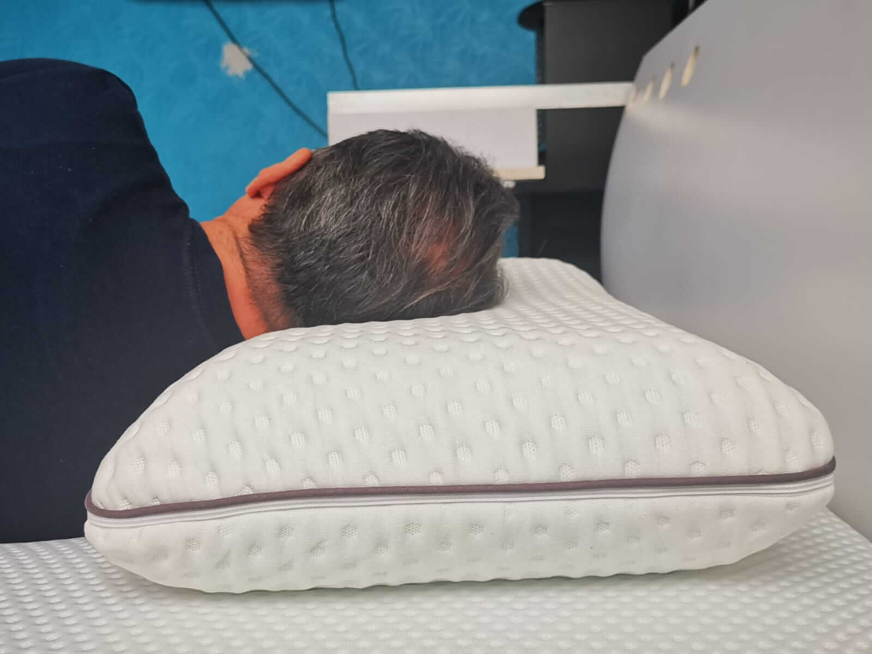 almohada emma diamond Degree durmiendo de lado